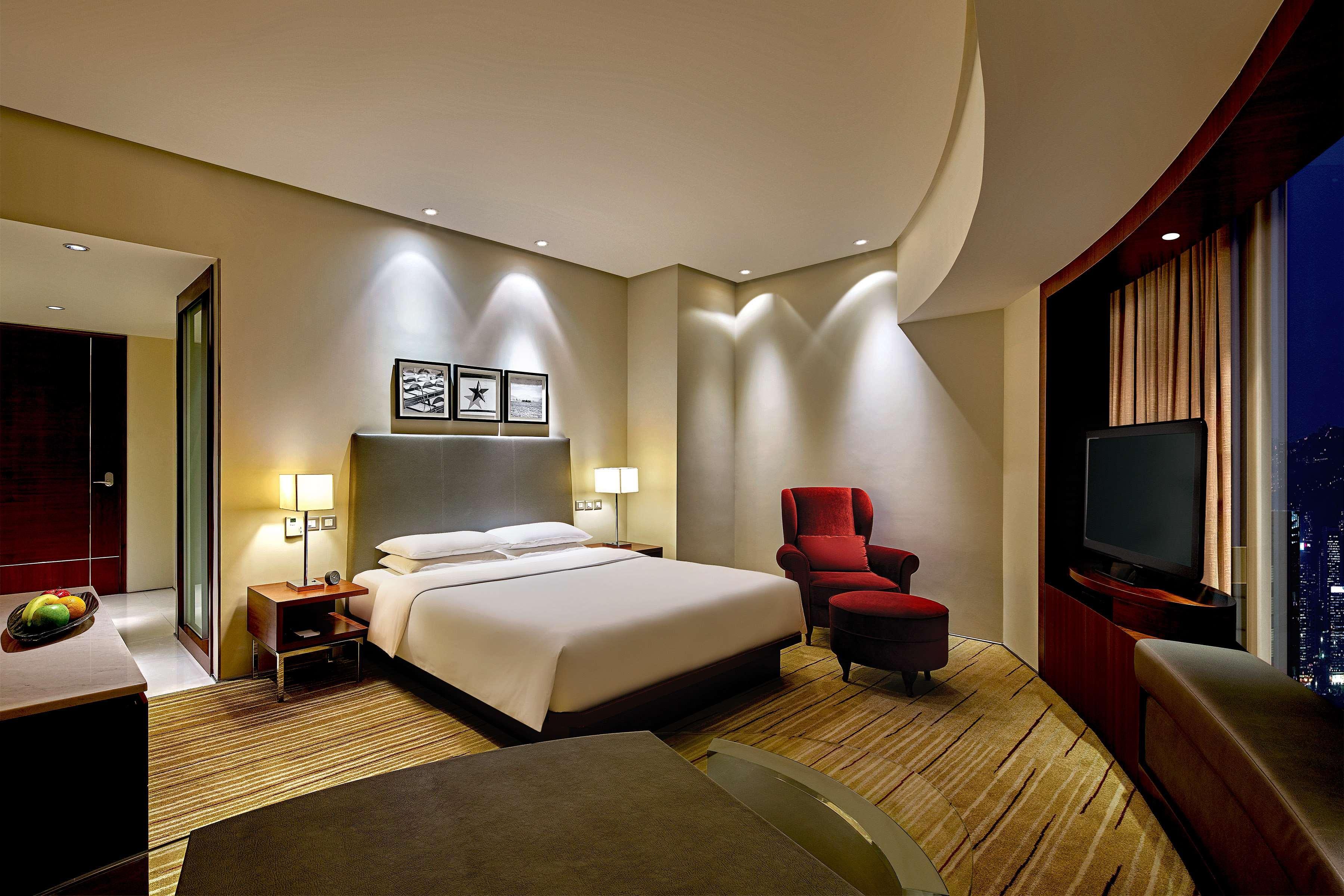 ไฮแอท รีเจนซี จิมซาจุ่ย โรงแรม 5*